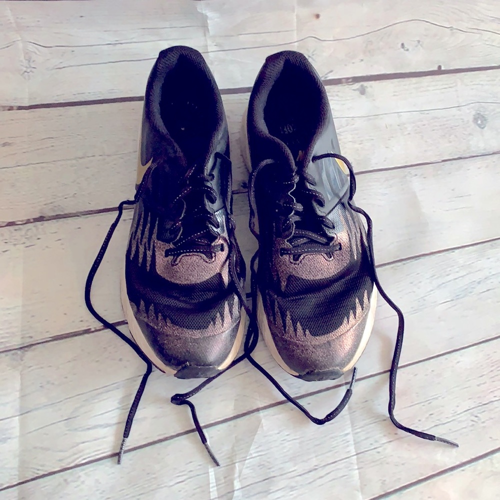 Size 6 Nike Shoes